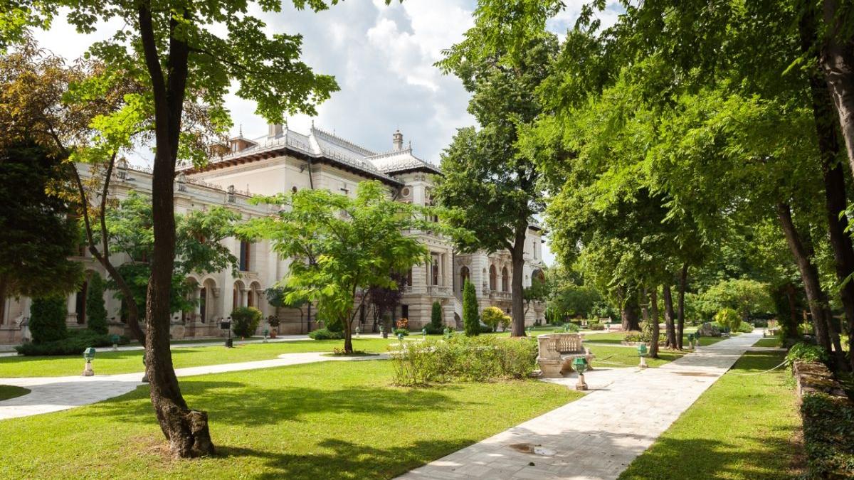 Renovare la Cotroceni: florile din grădină se vor cățăra pe două milioane de lei