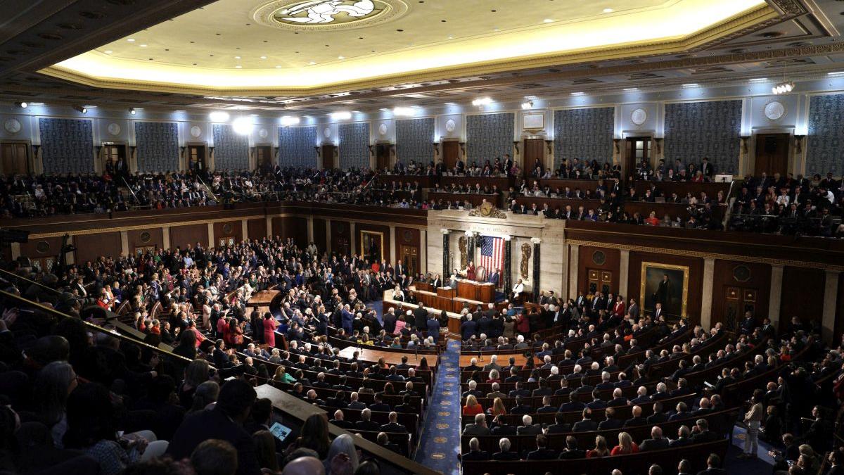 Război pe viață și pe moarte în Congresul american. Bătălia pentru Casa Albă aduce o premieră în ultimii 150 de ani 