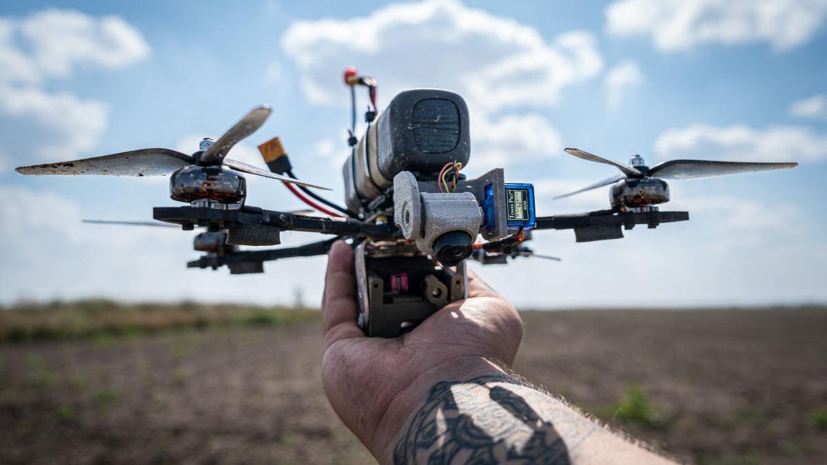 Migranți depistați cu ajutorul dronelor, la granița de vest
