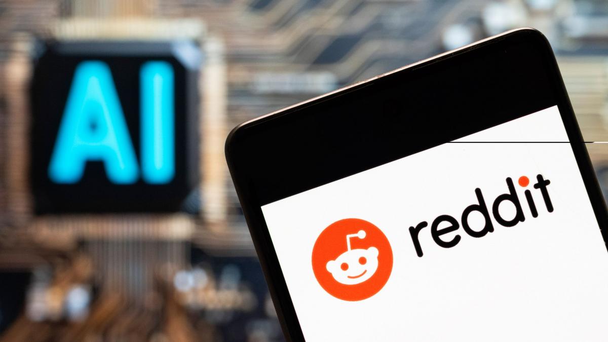 Reddit, acord cu Google pentru folosirea conținutului său în antrenarea modelelor AI