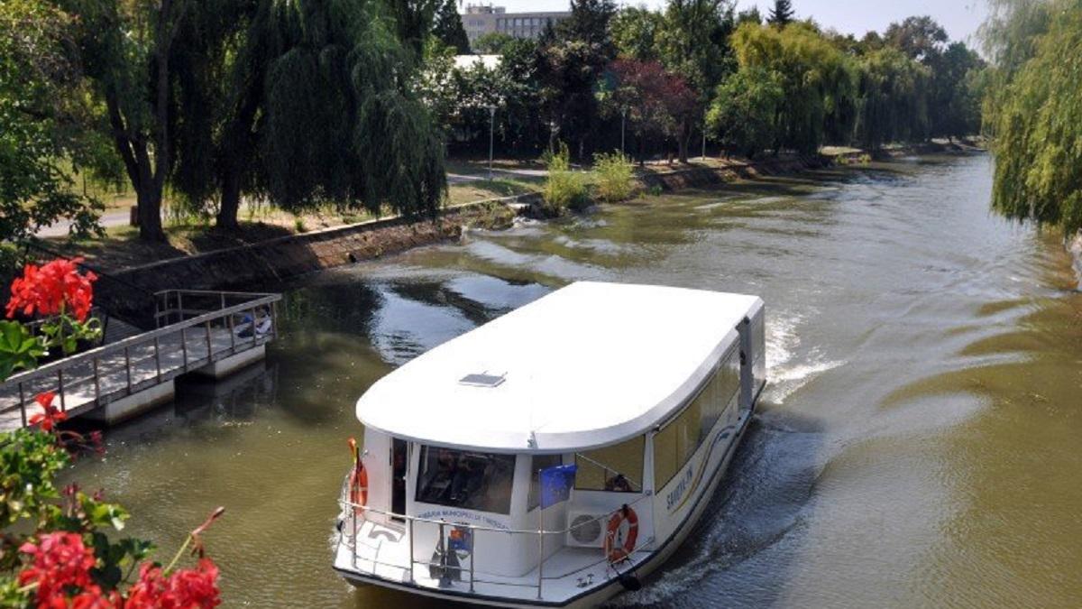 Locul din România unde te poţi plimba cu vaporaşul pentru doar 1 leu