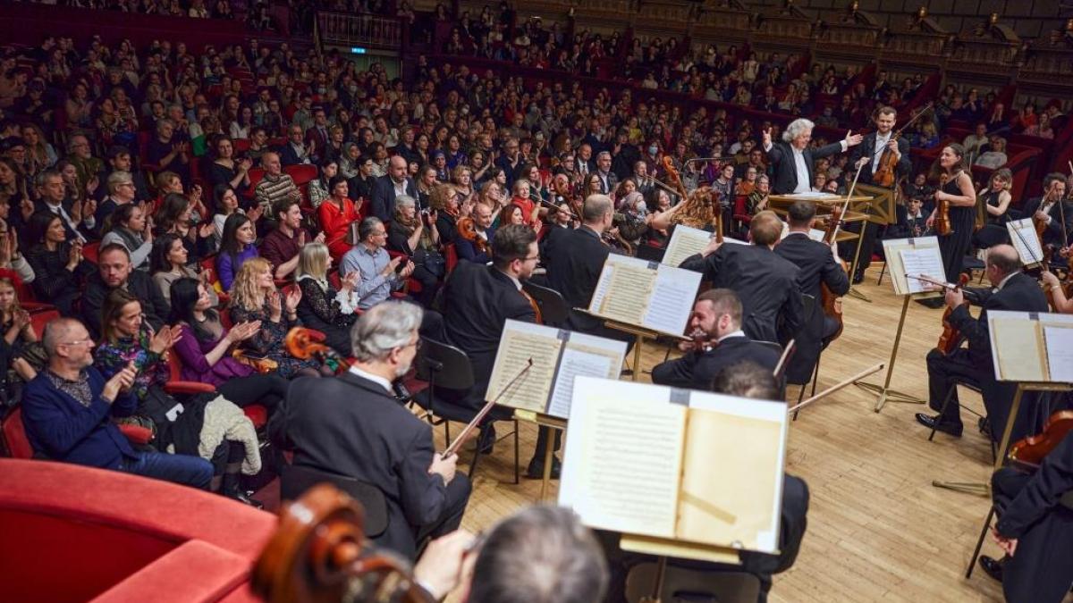 Alexandra Conunova – solista concertului extraordinar dirijat de Yuri Botnari la Filarmonica ”George Enescu”, pe 9 martie