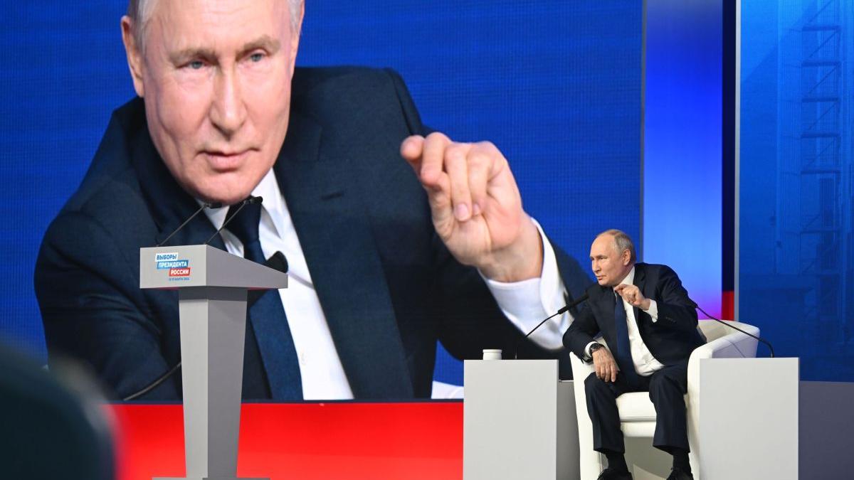 Putin le aduce un omagiu femeilor-soldat care luptă în Ucraina