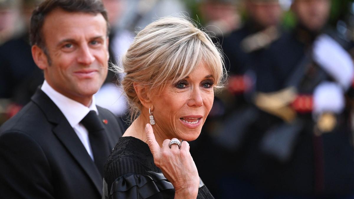 Macron denunţă „informaţiile false” conform cărora soţia sa, Brigitte, ar fi o femeie transgender
