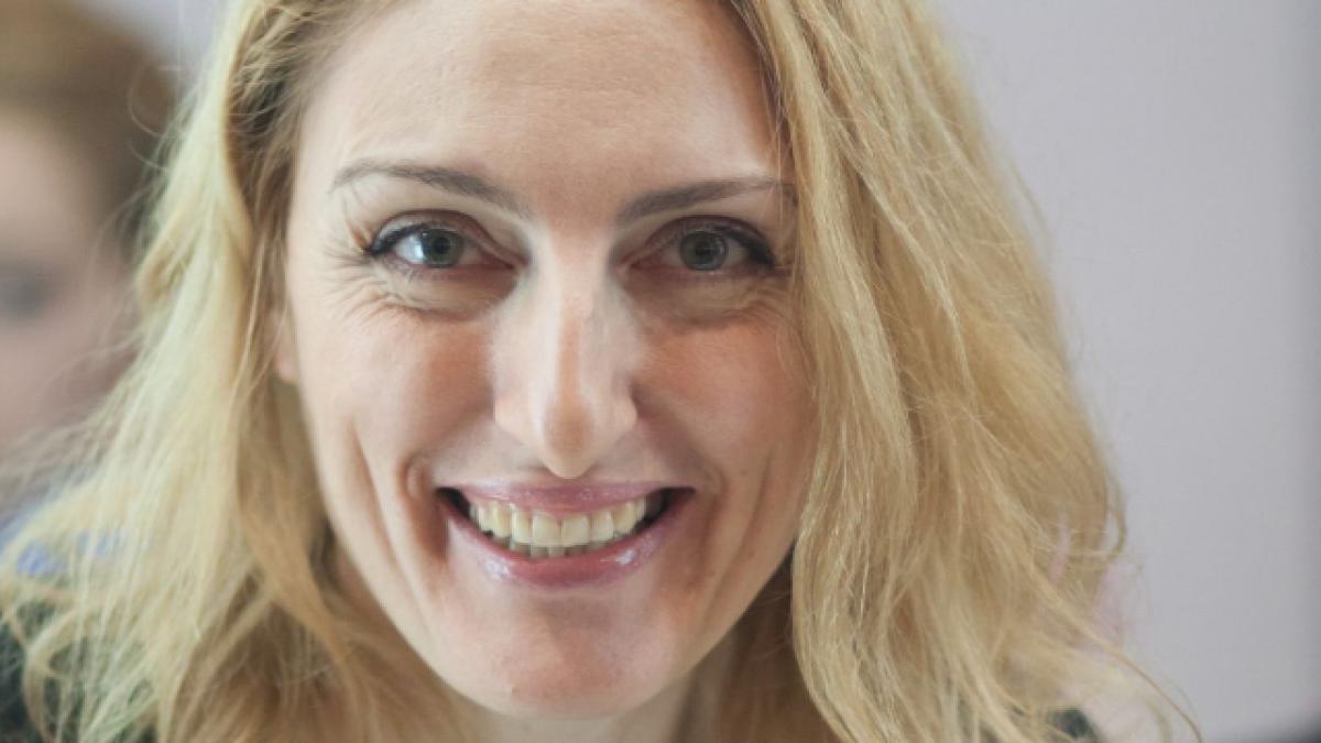 Dialog-inimă cu scriitoarea armeană Narine Abgarian: ​​​​​​​„Poți să te gândești la mine ca fiind un pic româncă”