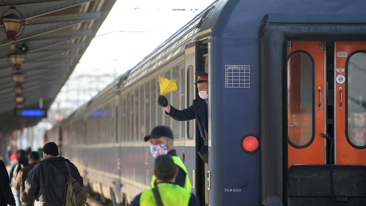 Un tren defect afectează traficul feroviar spre și dinspre Aeroport