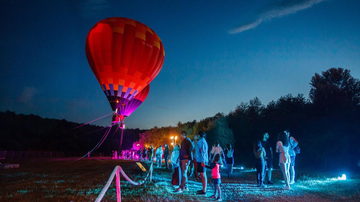 Mort, după ce a căzut dintr-un balon cu aer cald