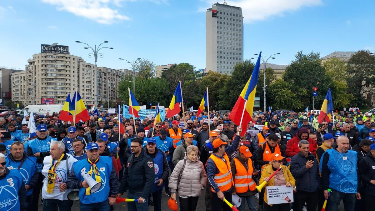 Lucrătorii din Comerț protestează astăzi la Ministerul Muncii