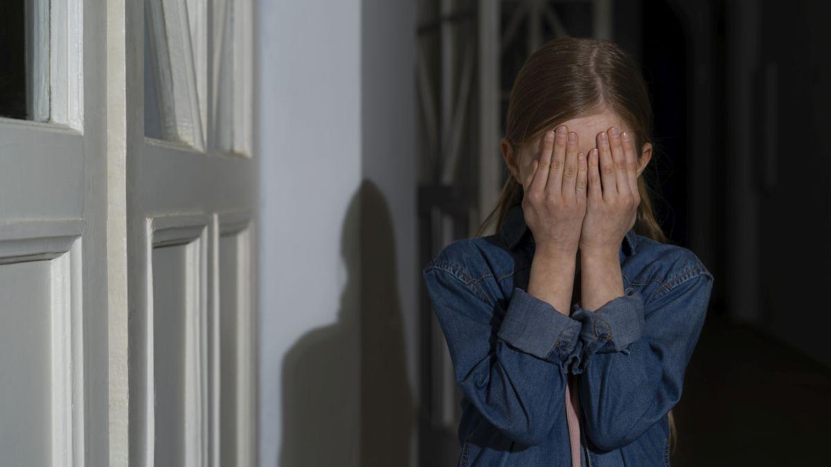politist cercetat act sexual minor pornografie infantila