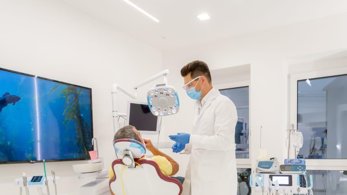 Ce se întâmplă dacă nu înlocuiești un dinte lipsă? Explicații și Soluții oferite de Dr. Florin Lupu