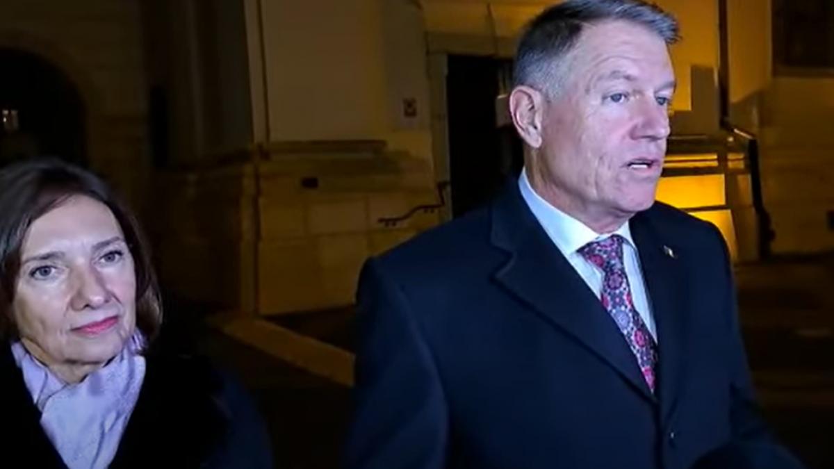 klaus iohannis carmen prezenti liturghie sibiu biserica piata mare