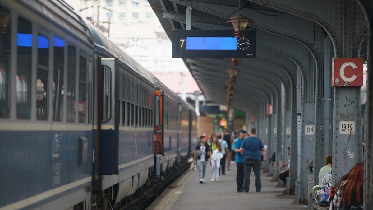 Se schimbă ora: Cum vor circula trenurile în noaptea de sâmbătă spre duminică