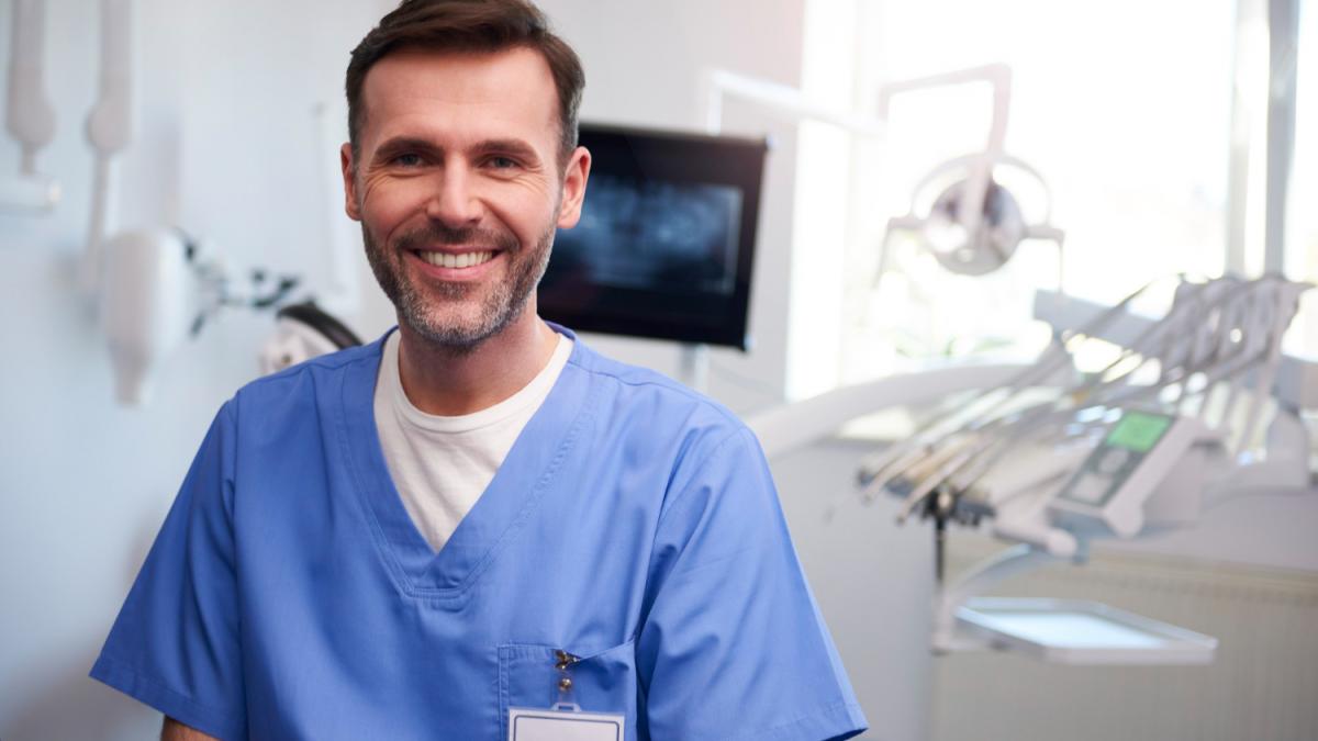 5 criterii după care să te ghidezi când îți alegi medicul dentist