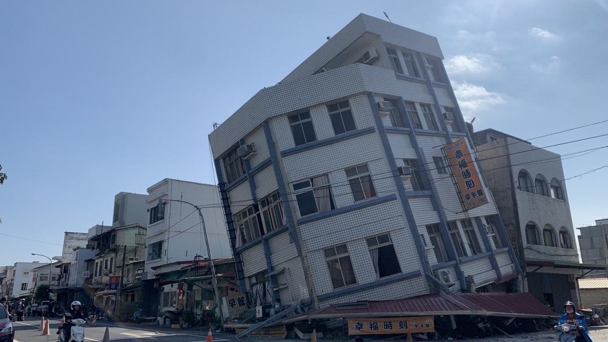 Cutremur devastator în Taiwan. Zeci de clădiri s-au prăbușit