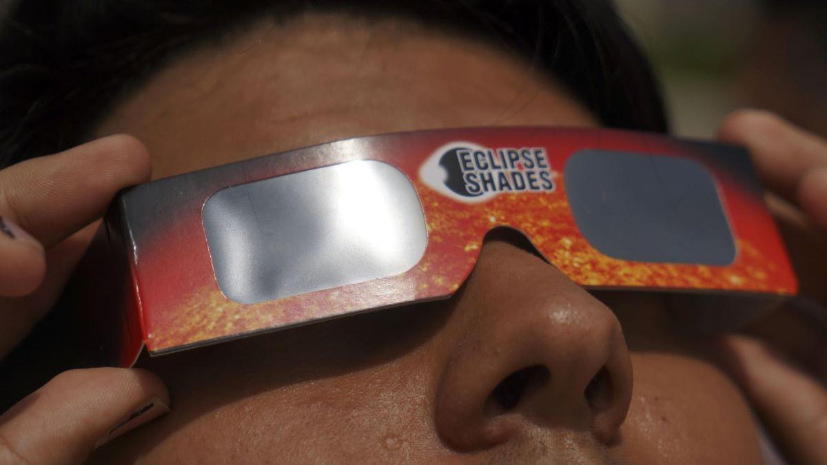 Culorile pe care să le porți în timpul eclipsei de Soare din 8 aprilie 2024