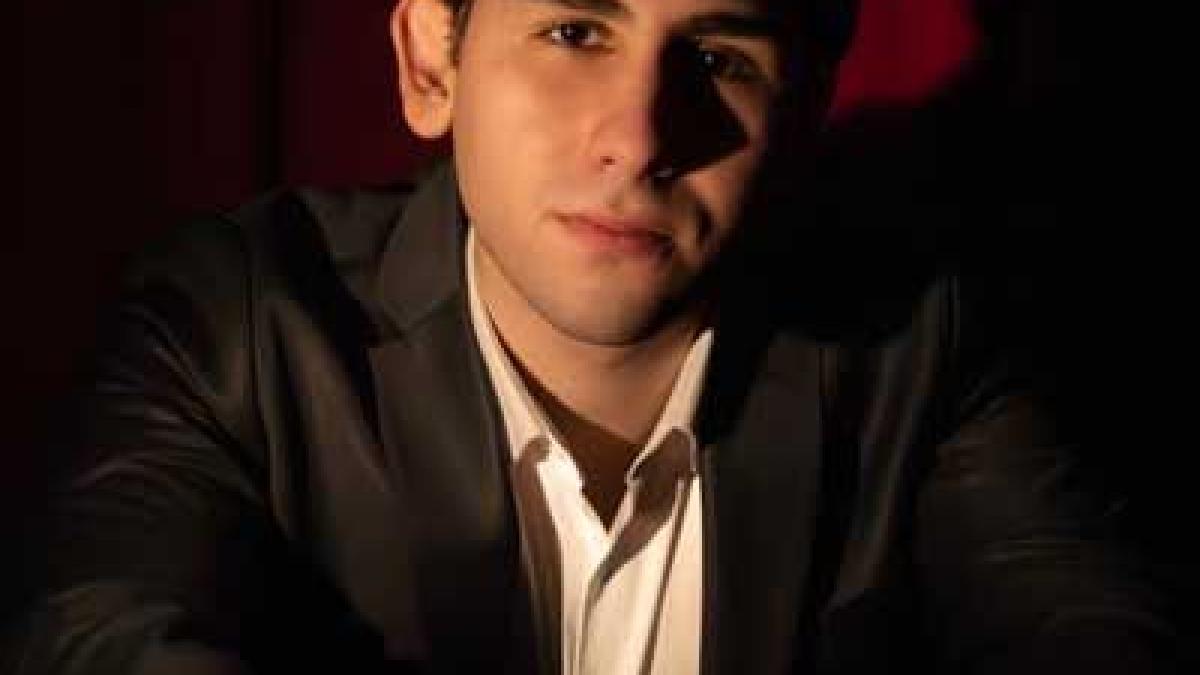 Stagiunea de marți seara, 9 aprilie la Ateneul Român. De la Glasgow/Scoția la București, pianistul Alexandru Plăcintă
