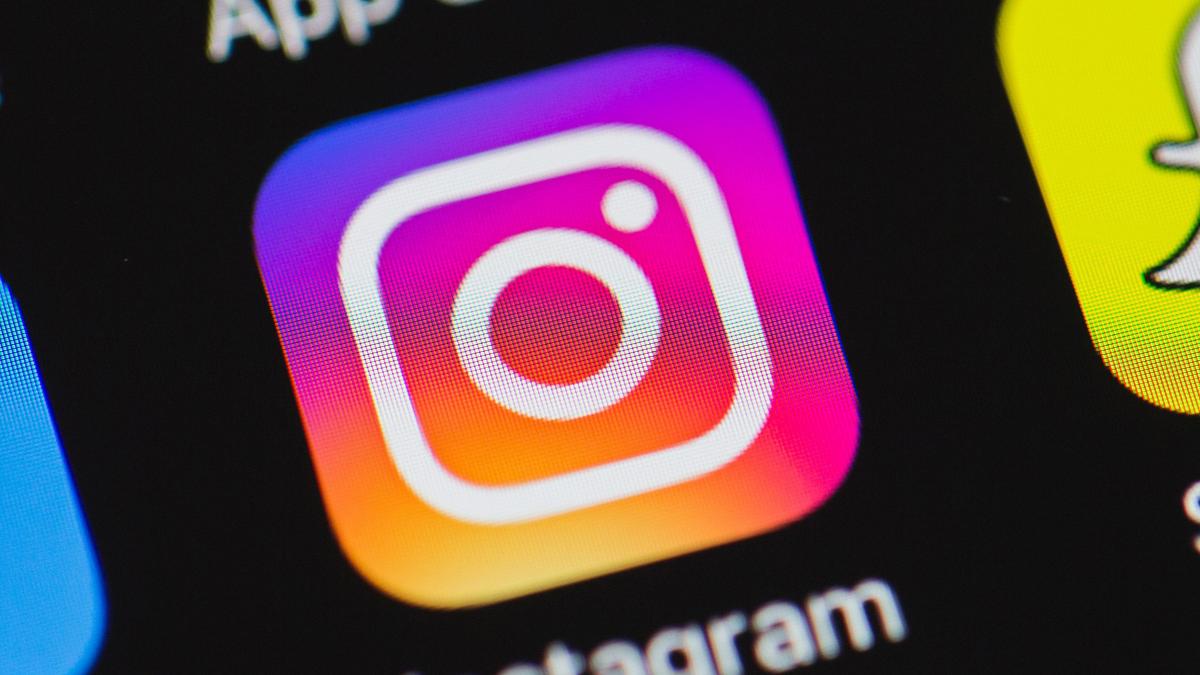 Cenzură drastică la Instagram: orice poză nud trimisă ca mesaj direct va fi blurată
