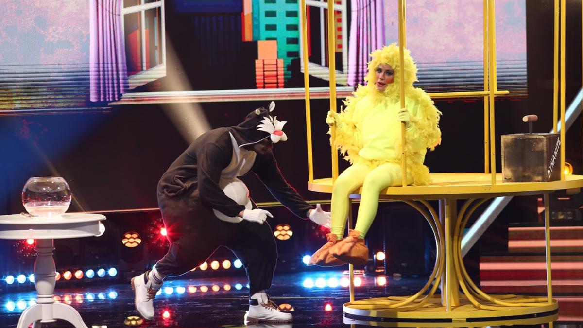 Jo și Liviu, moment incredibil marca Looney Tunes pe scena Te cunosc de undeva! „M-a luat panica! Să vedeți ce-mi iau eu zborul cu tot cu colivia!”