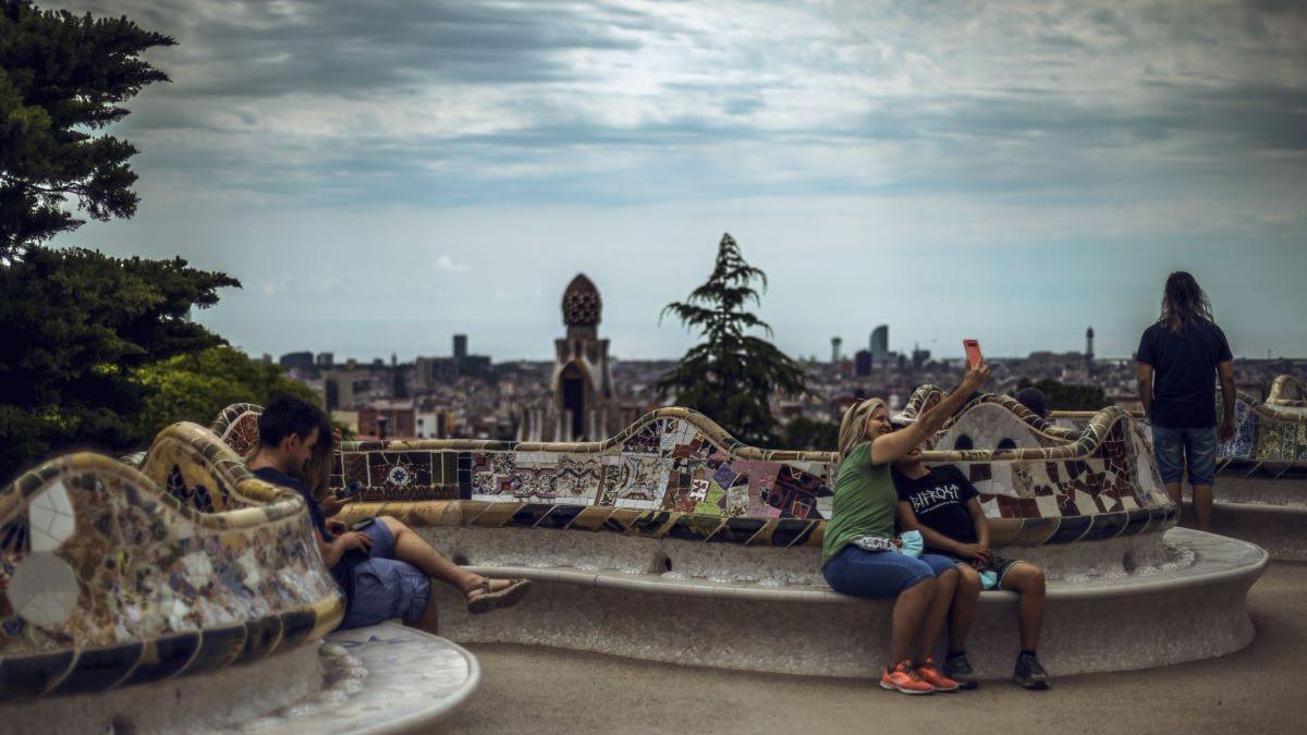 Spaniolii s-au săturat de turiștii care vizitează faimosul Park Güell al lui Gaudi. Traseul, șters de pe hărțile online