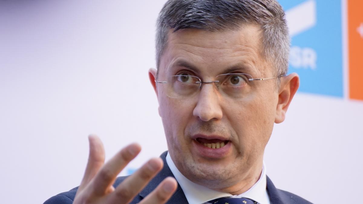 Dan Barna: PNL a murit sufocat de Iohannis cu perna pe gură şi aruncat sub patul PSD
