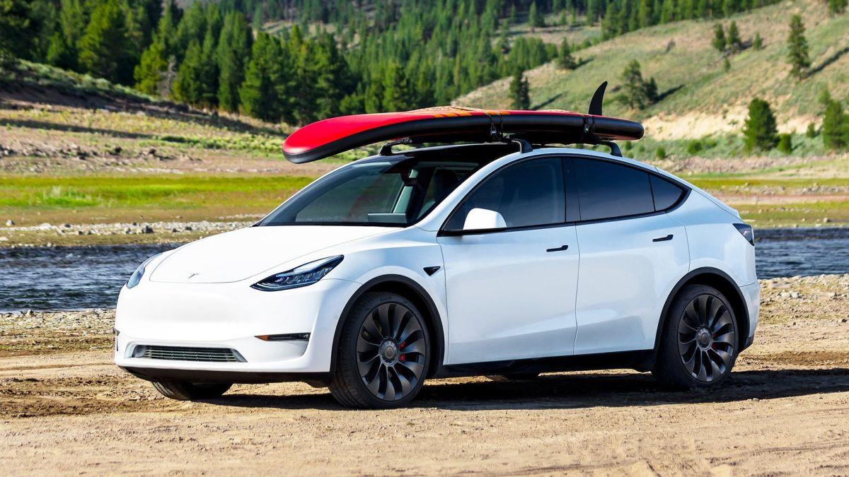 Tesla a redus prețurile mașinilor pe marile piețe, deoarece vânzările sunt în scădere