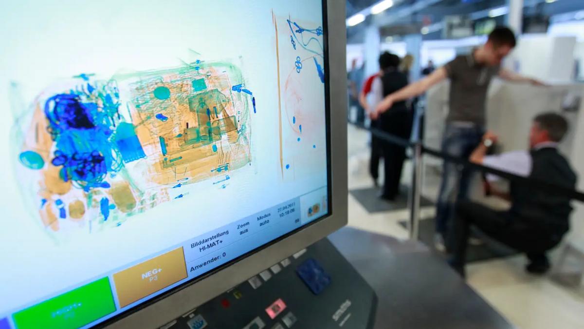 SPP își specializează agenții să umble cu aparatele cu raze X pentru controlul bagajelor. „Lecția” costă bugetul aproape 90.000 de euro