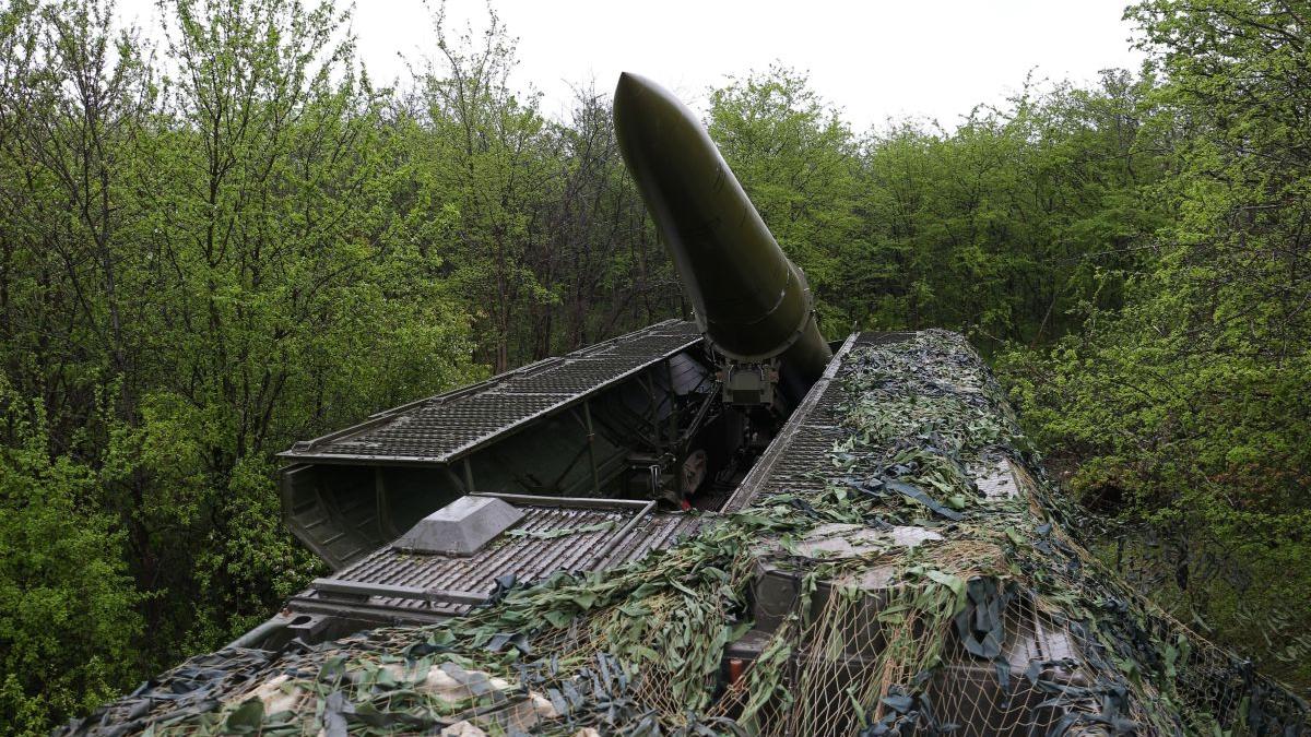 Moscova flutură amenințarea nucleară. Putin trimite temutele rachete „Iskander-M” la granița cu Finlanda
