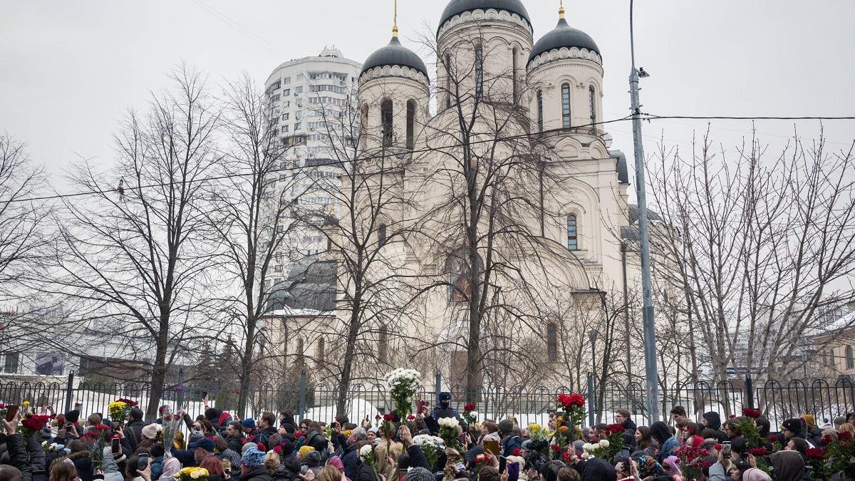 Regimul Putin - fără Dumnezeu! Preotul care a oficiat slujba de comemorare a lui Navalnîi a fost suspendat