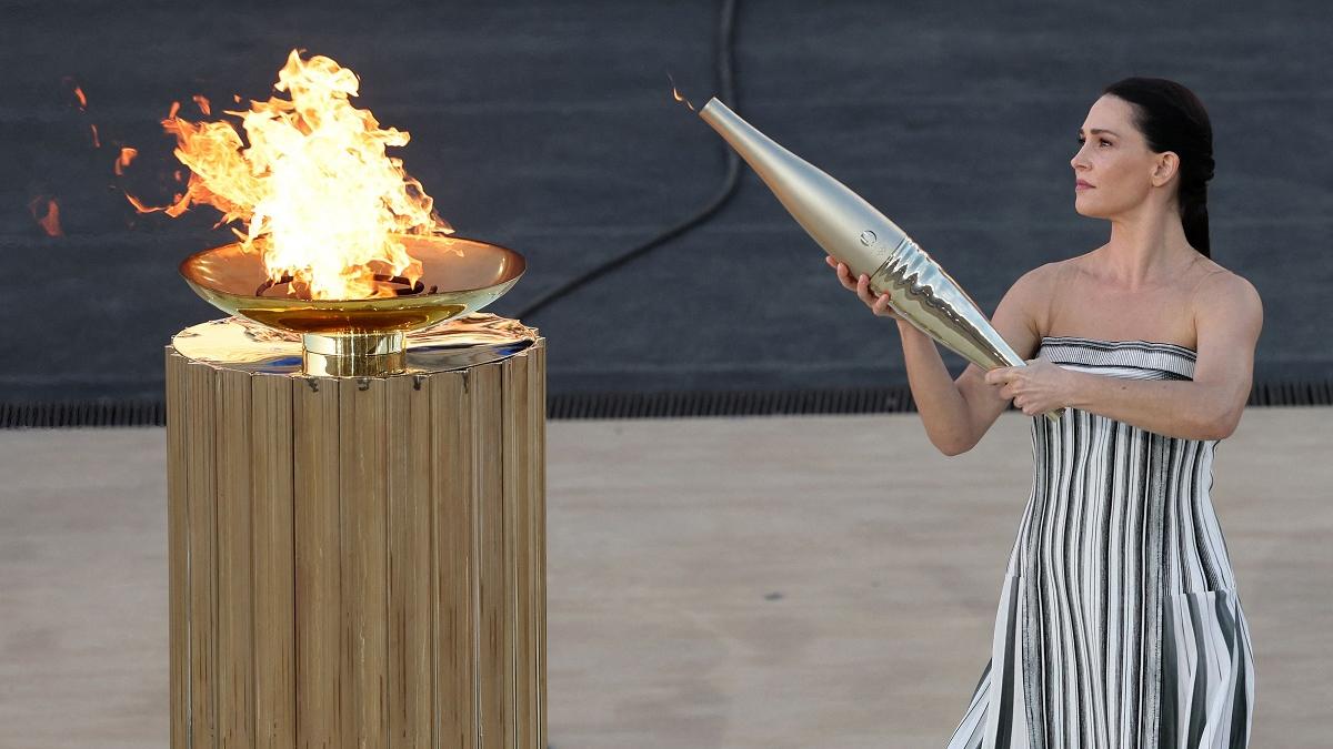 Flacăra olimpică pleacă sâmbătă din Grecia spre Franța