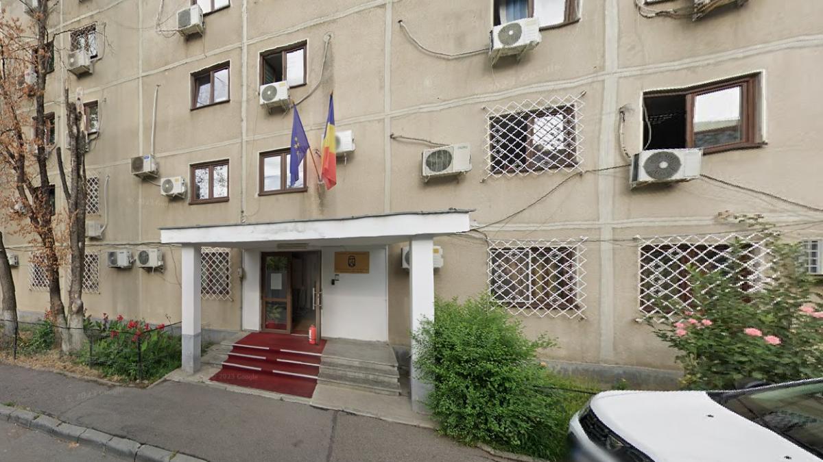 Obrazul subțire cu cheltuială se ține: Inspectoratul pentru Imigrări cheltuie 77.000 de euro pe „materiale de vizibilitate”. Rucsacuri, penare și agende