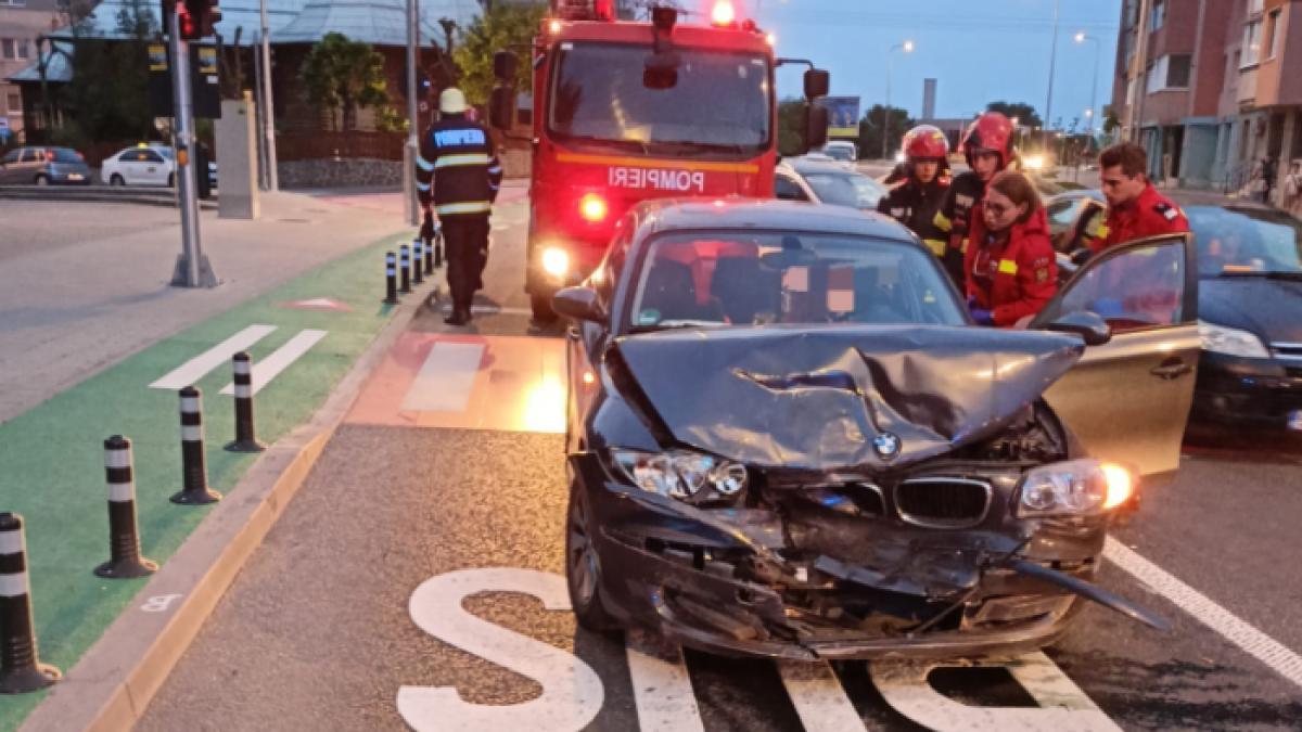 Accident grav la Alba Iulia. Trei victime au ajuns la spital, printre care și un copil