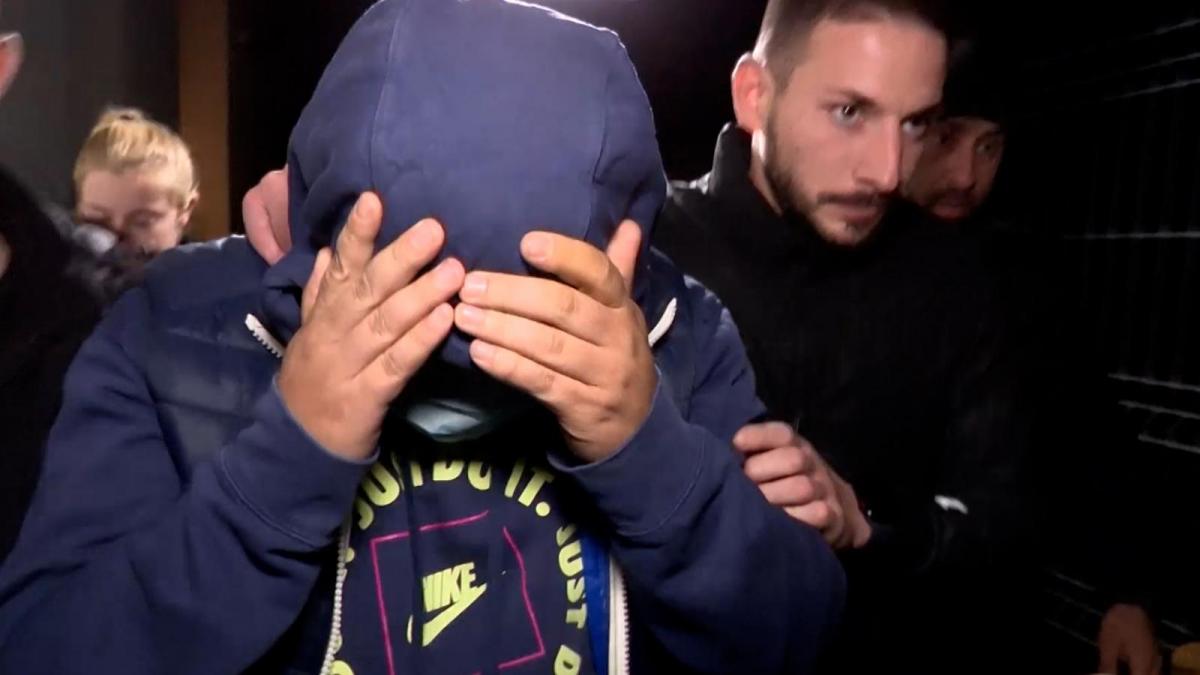 Urmăriţi la nivel internaţional, aduşi în ţară de poliţişti