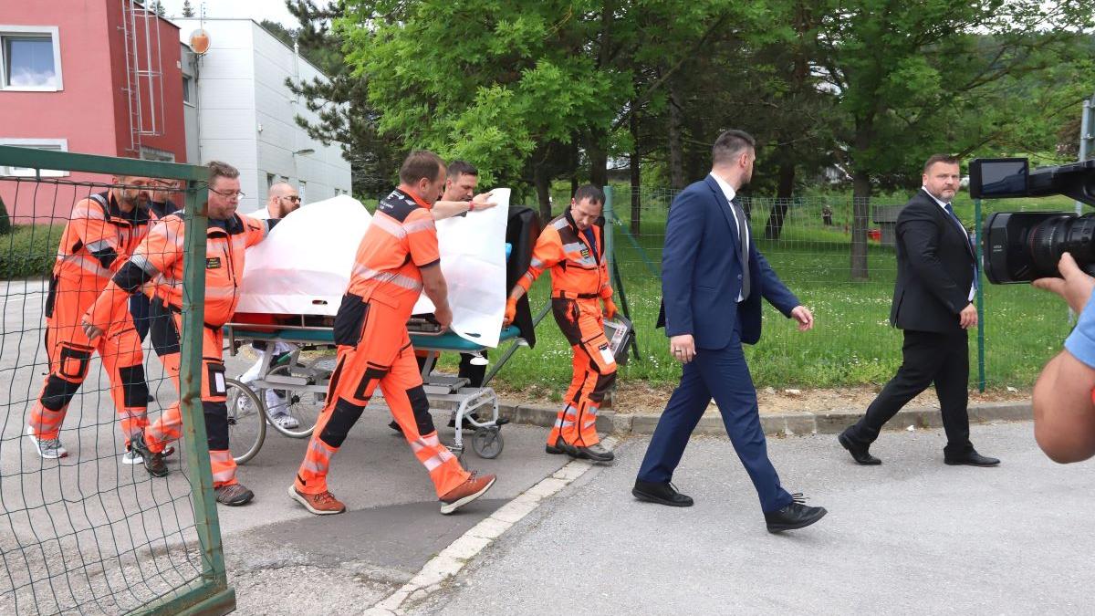 tentativa asasinat fico operatie impuscat stomac picioare pericol moarte