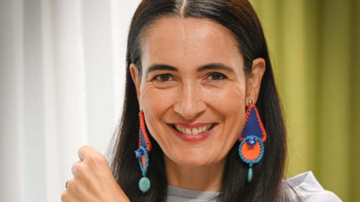 Clotilde Armand, disperată după voturi. Sondaj de opinie folosit, la o lună de la realizarea lui, pentru a-și ataca principalul contracandidat. Tema: a lucrat 3 ani la SRI