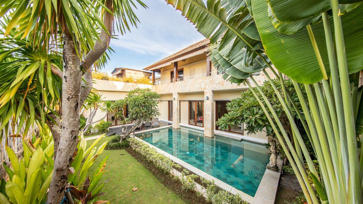 „Airbnb-ul piscinelor" caută un creator plătit cu 100.000 de dolari
