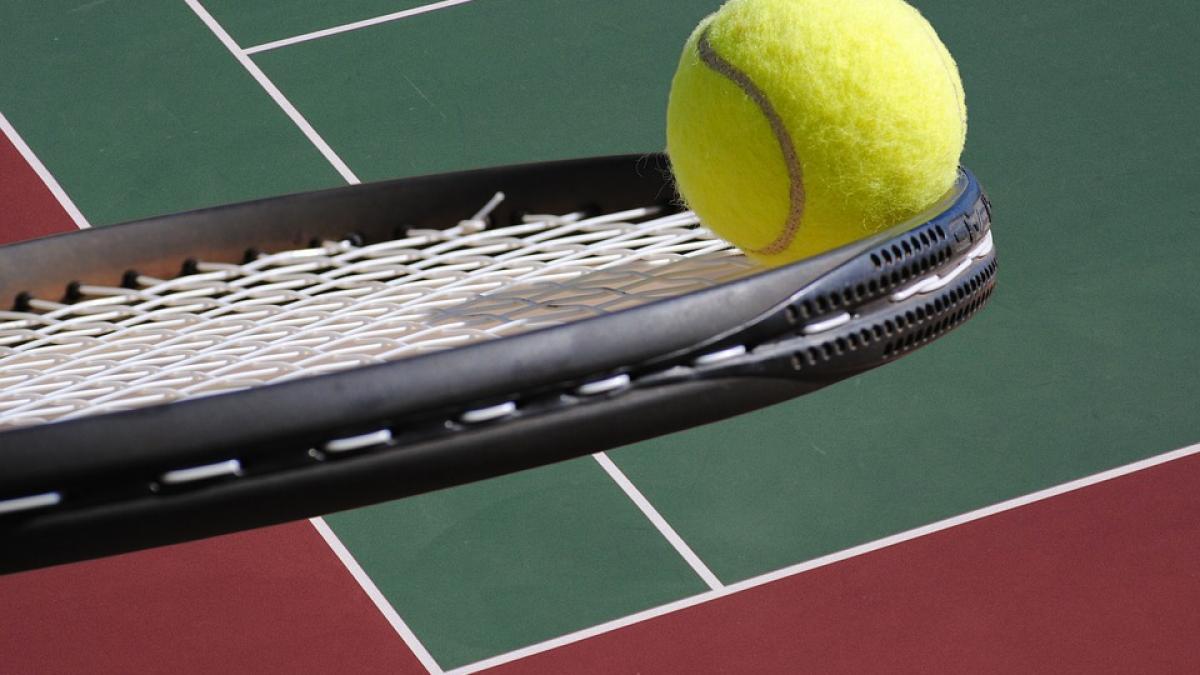 Mii de fani asistă la Ronald Garros în ciuda vremii răcoroase