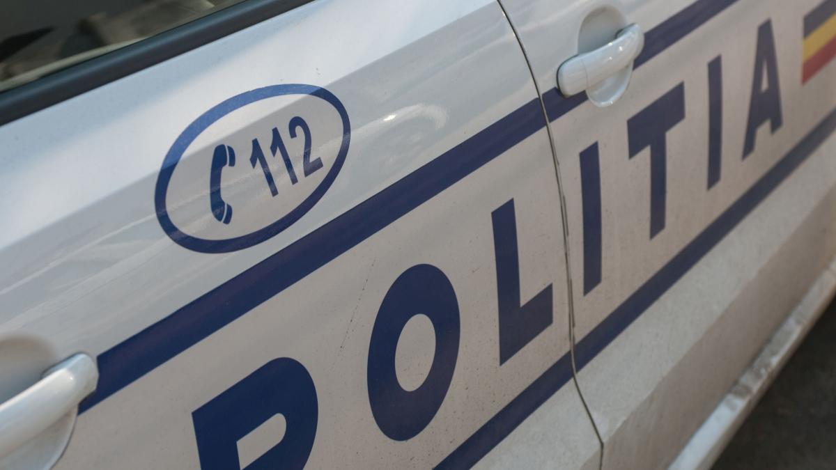 Dosar penal, întocmit după ce o piatră desprinsă de pe versant a rănit o șoferiță