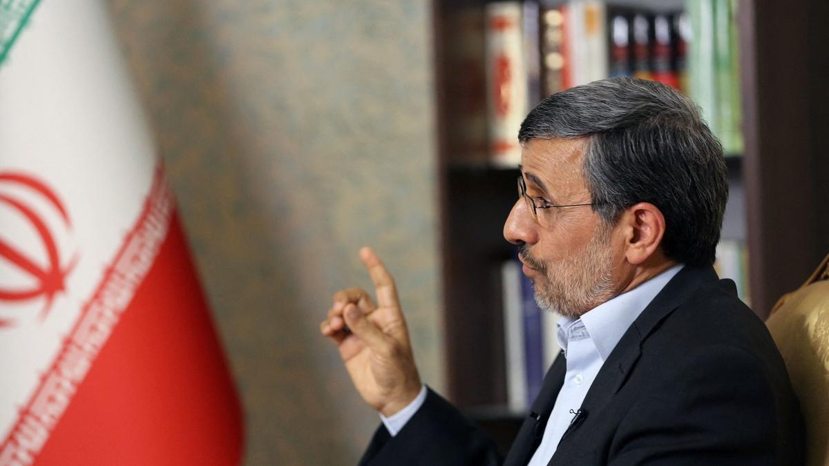 Fostul preşedinte Ahmadinejad şi-a depus candidatura la prezidenţialele din Iran