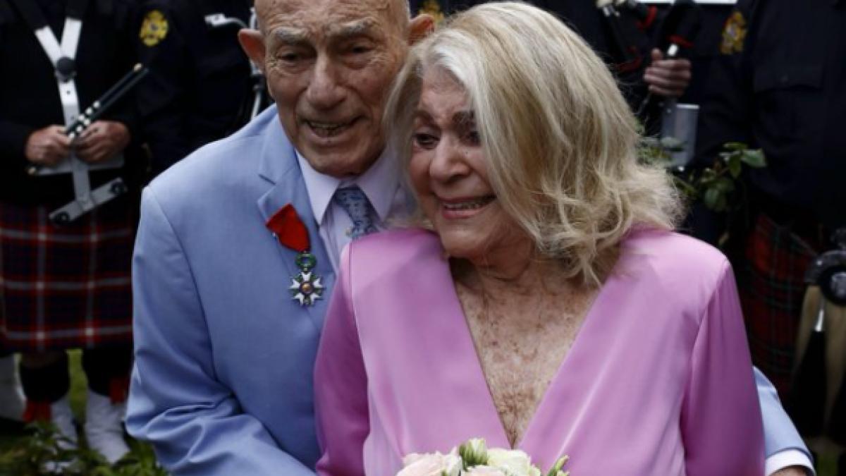 Dragostea nu are vârstă: Un veteran de război, de 100 de ani, s-a căsătorit cu o femeie de 96 de ani