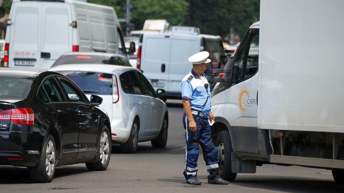 Limba română. Care este forma corectă de plural a cuvântului "trafic"