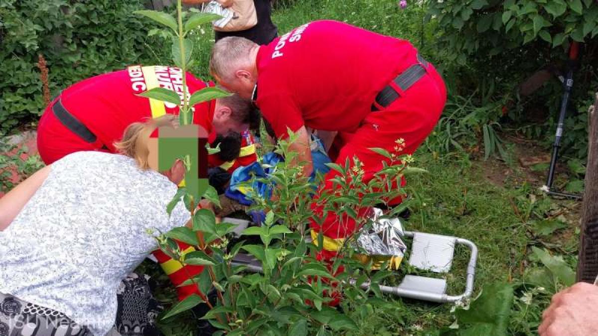  Fetiţă de 6 ani, salvată după ce a căzut într-o fântână adâncă de 16 metri