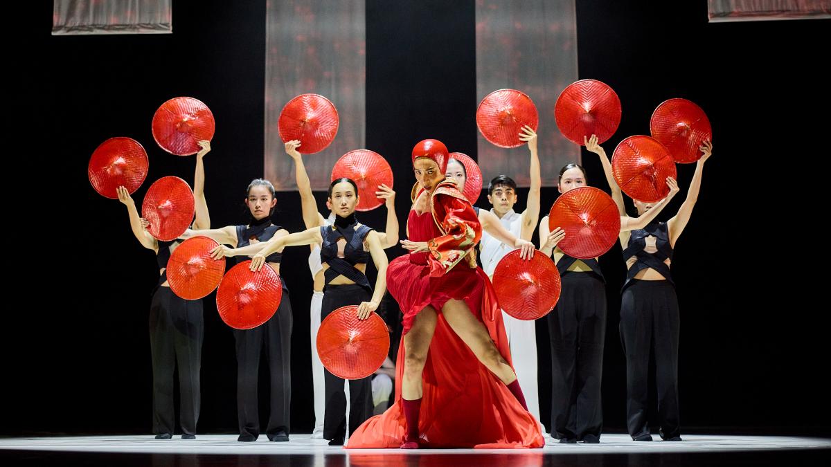 Un spectacol „intens”, „surprinzător&quot;, „extraordinar”!  „Alice”, prezentat de B. Dance la aniversarea de 25 de ani a Întâlnirilor JTI