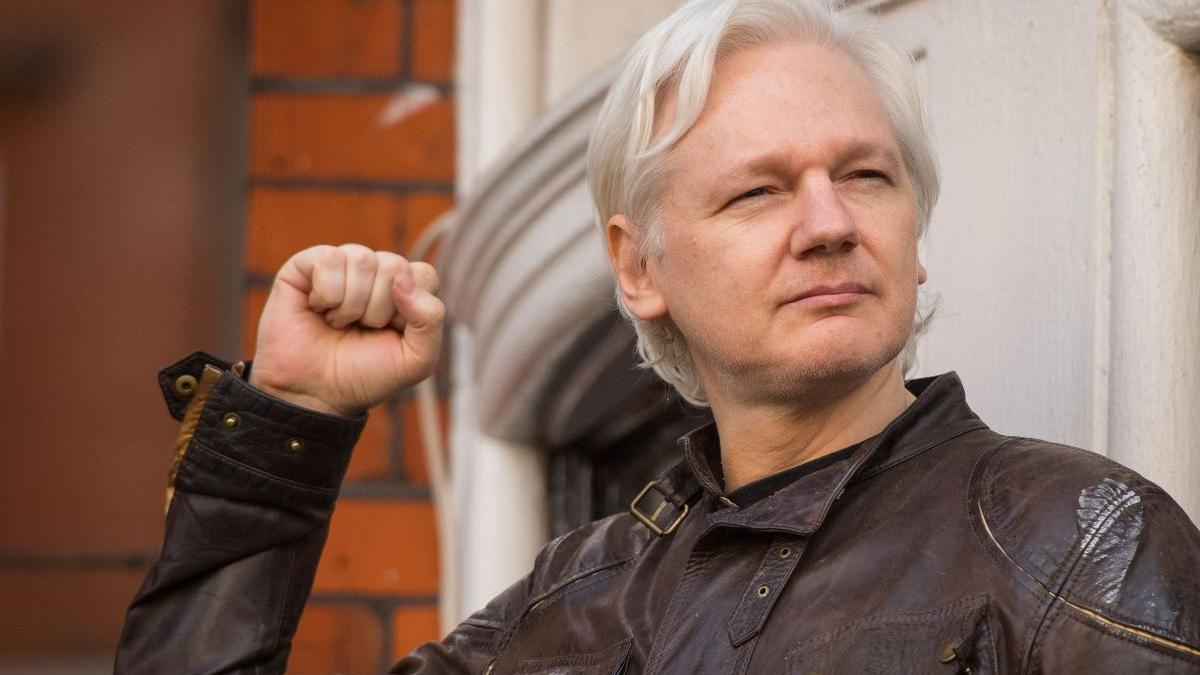 Julian Assange a fost eliberat din închisoare. Fondatorul WikiLeaks a părăsit deja Marea Britanie