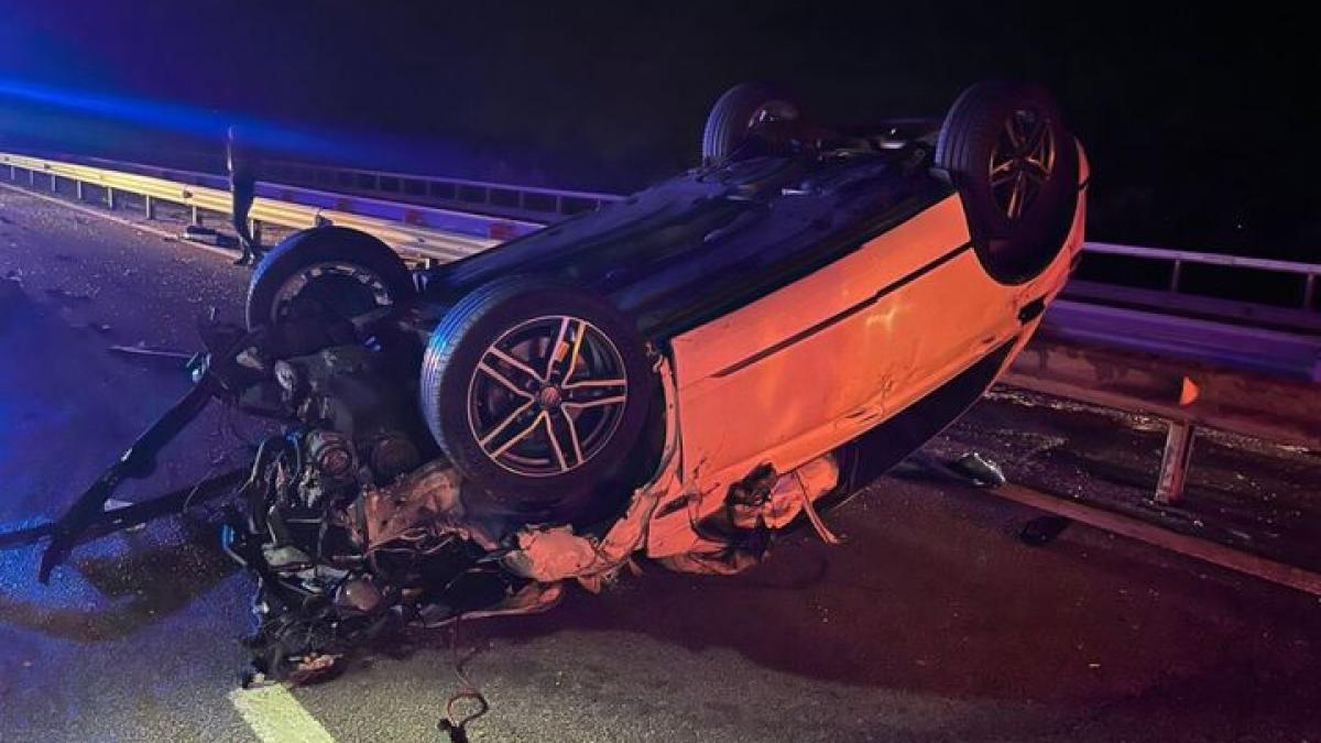 vaca autostrada a3 accident grav masina rasturnata