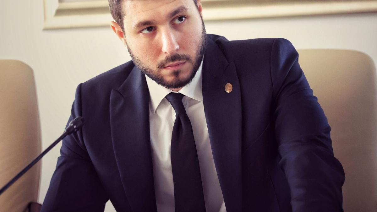 Liderul PSD Iulian Badea: „Dreptul elevilor de a beneficia, în mod gratuit, de uniformă școlară rămâne un imperativ.”