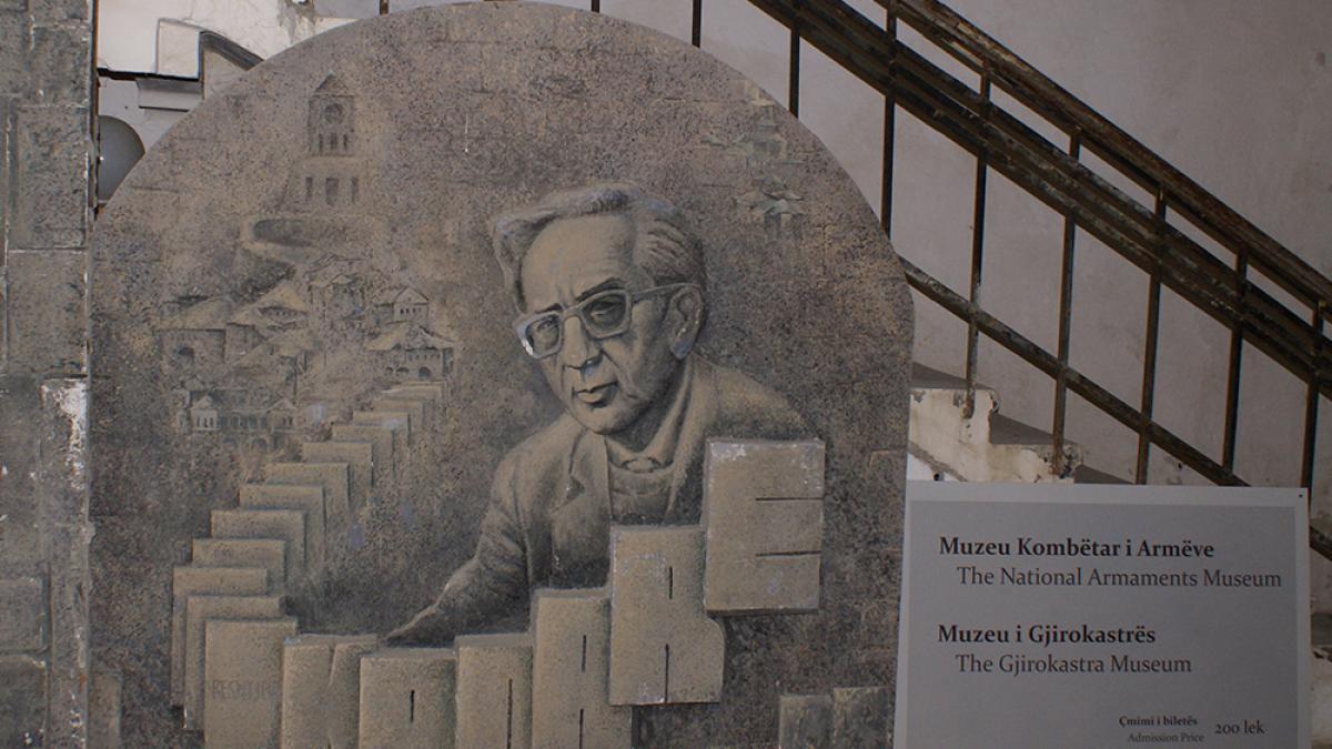  Ismail Kadare, al treilea nebun din Gjirokastra