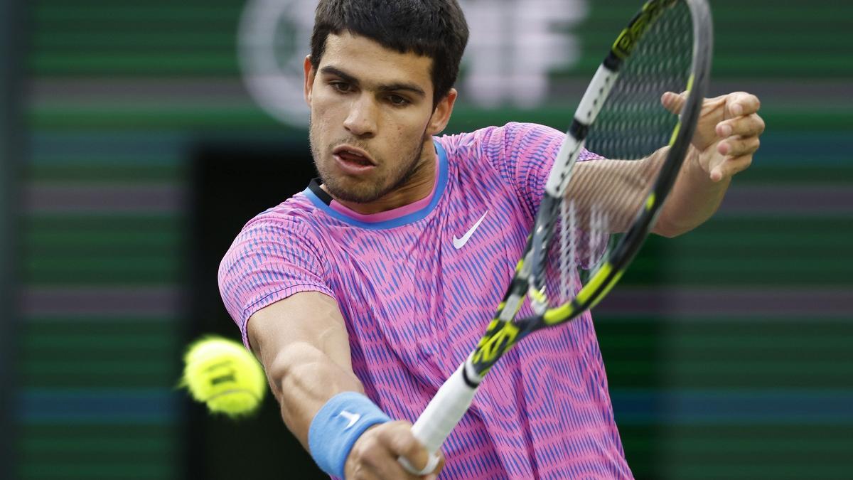 Alcaraz controlează jocul cu Medvedev și e din nou în finala de la Wimbledon