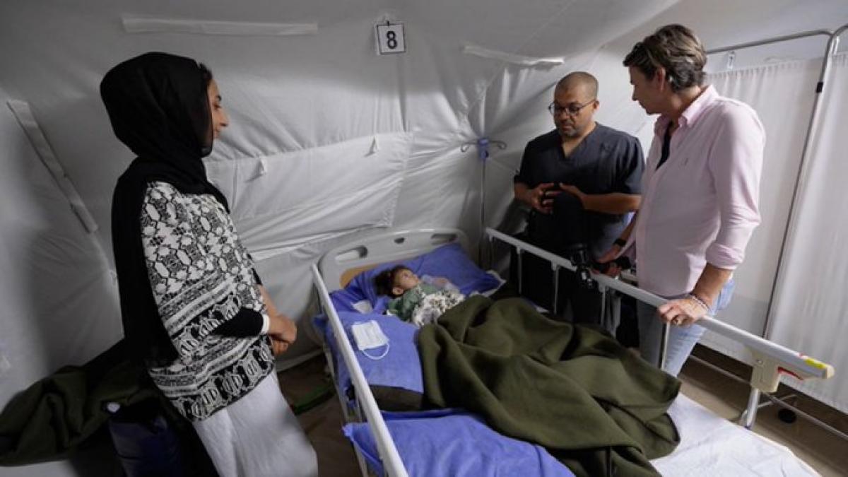 julia fetita 4 ani boala genetica rara evacuata gaza