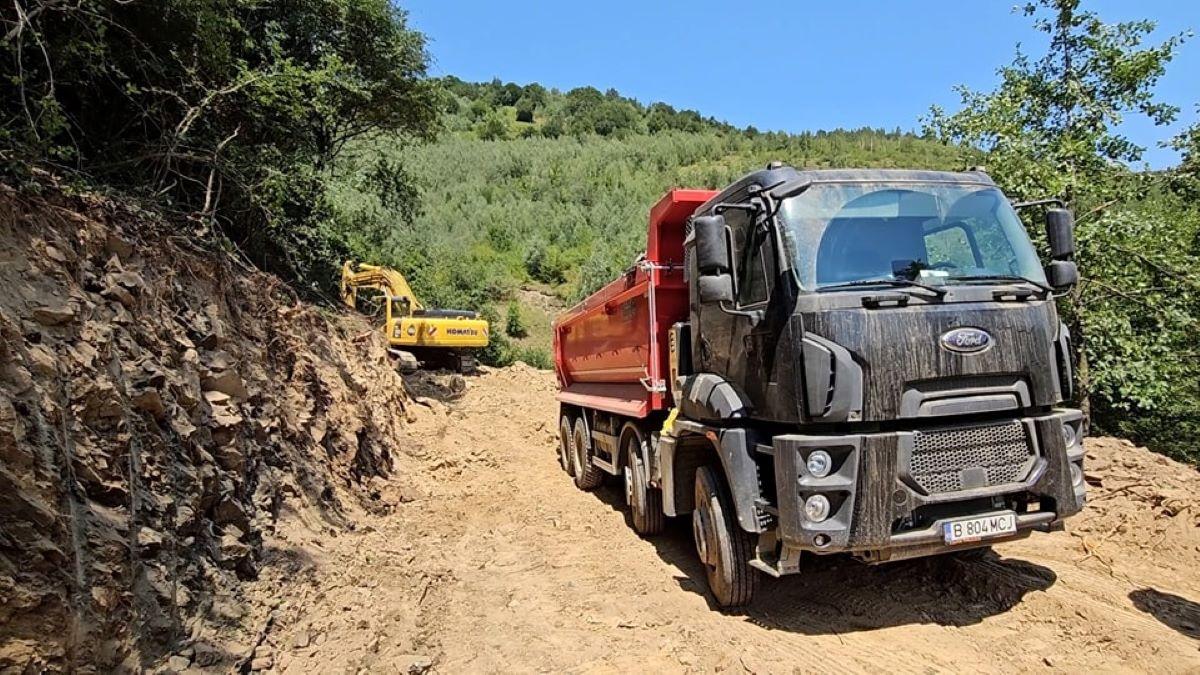 Lucrări pe Valea Oltului. Va fi suplimentat numărul de utilaje și muncitori pentru defrișarea zonei