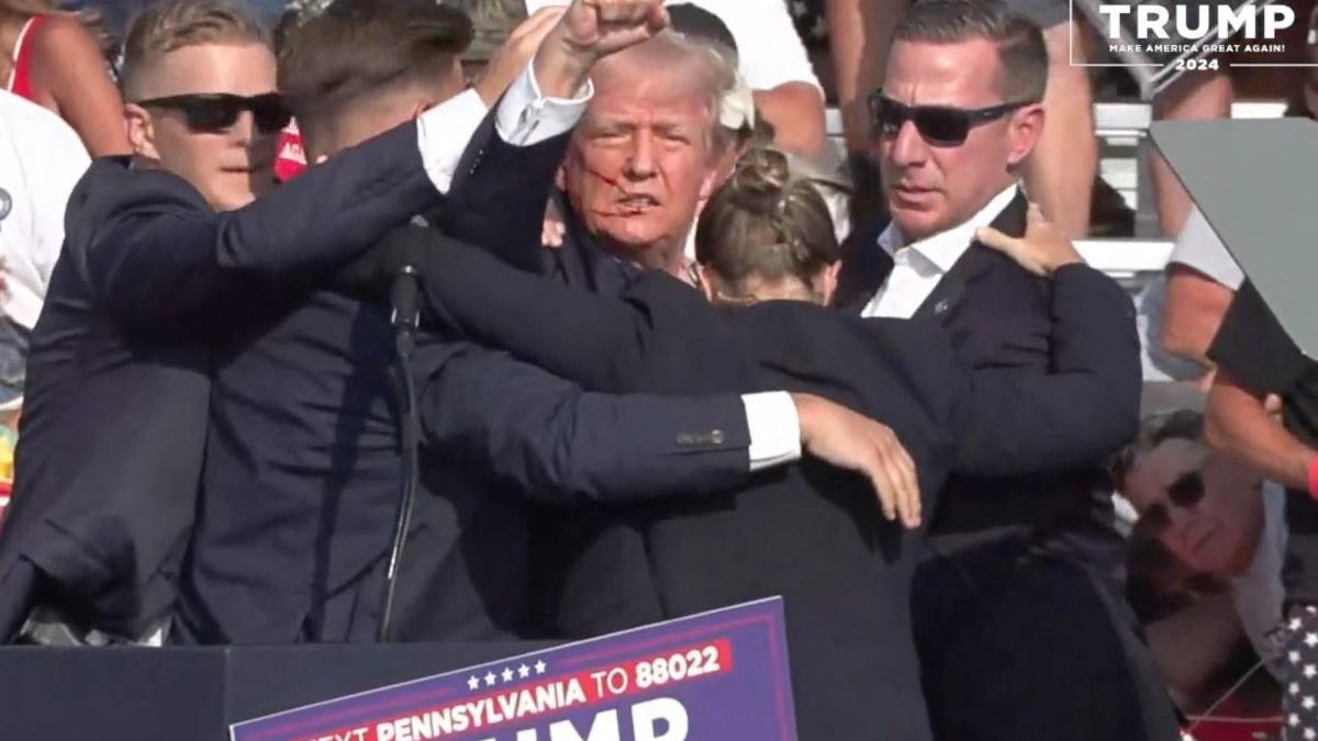 Efectele atentatului din SUA. Au crescut vânzările de produse cu mesaje dedicate lui Donald Trump